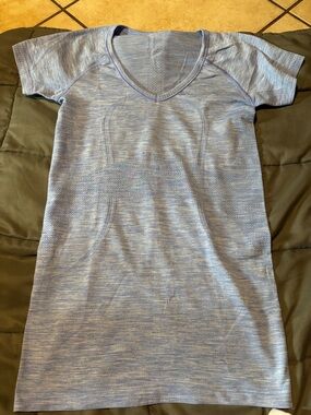 lululemon athletica Short Sleeve Heathered Light Blue Tee